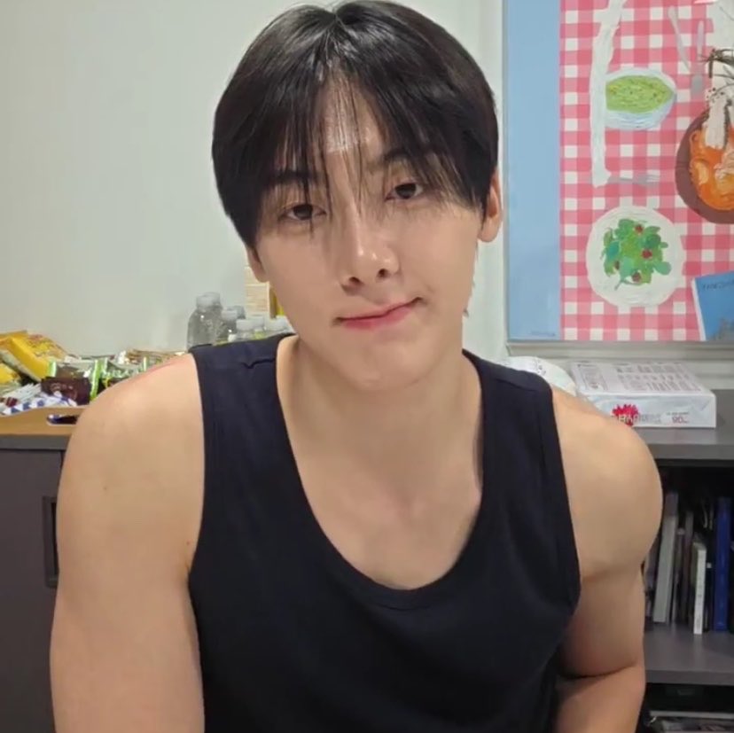 mzylvs_2's tweet photo. handsome so much!!! #윤산하 https://t.co/bH85Ti8JUR