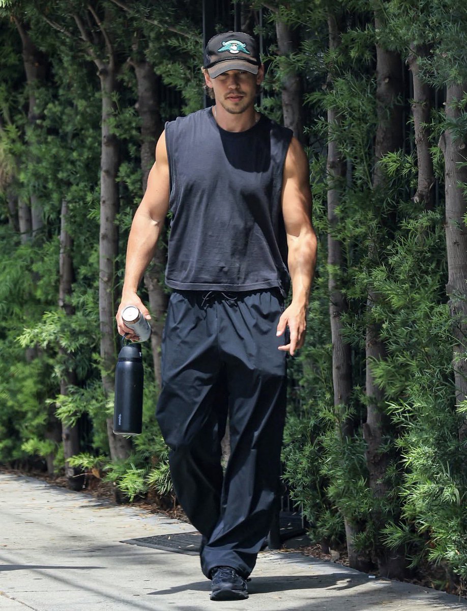 Alemode_'s tweet photo. Austin Butler in Los Angeles, CA. https://t.co/cNJ0TL4X7T