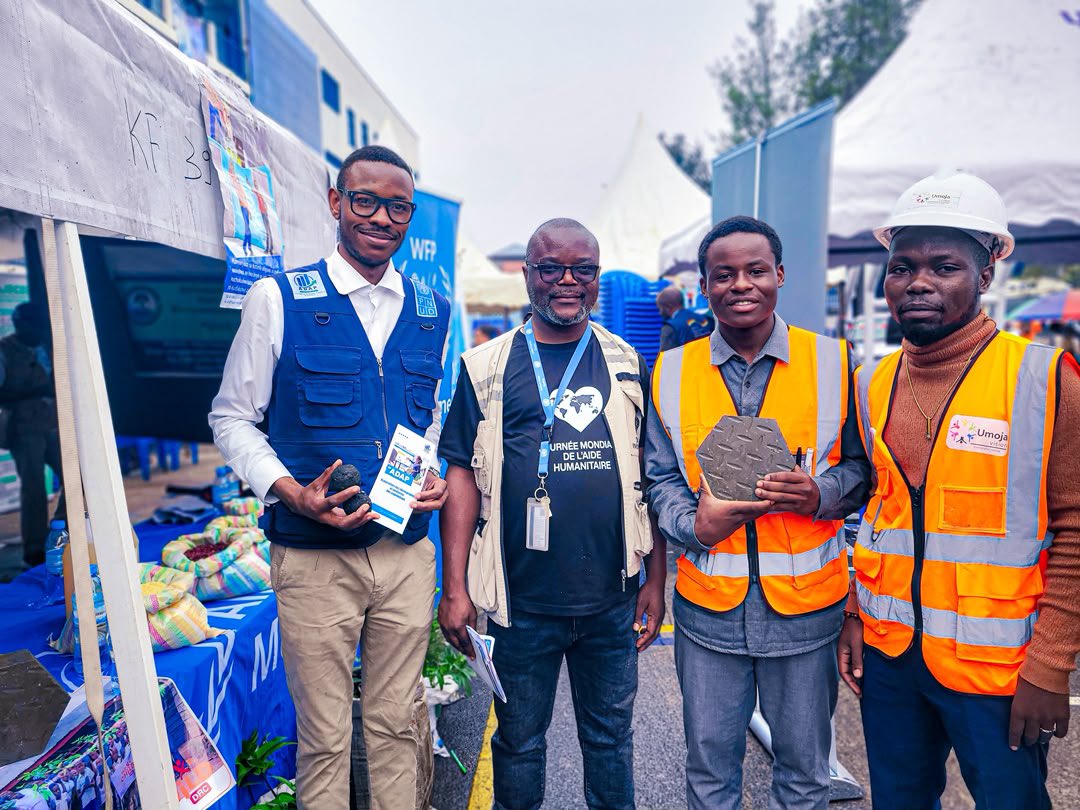 UmojaVision's tweet photo. À l’occasion de la Journée mondiale de l’aide humanitaire, nous avons participé à la Journée Portes Ouvertes organisée par la COPH N-Kivu à l’Université de Goma, sous le thème ‘‘agir pour l’humanité’’ Un moment d’échange  entre humanitaires.
#JournéeMondialeDeLAideHumanitaire https://t.co/nTZ41cSIwA