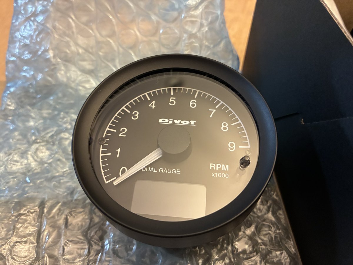 Zanzibar_II's tweet photo. アルトバン用にpivotのタコメーター買いました🐙
水温も見たかったのでOBD接続のにしました。 https://t.co/lLva5zMk3n