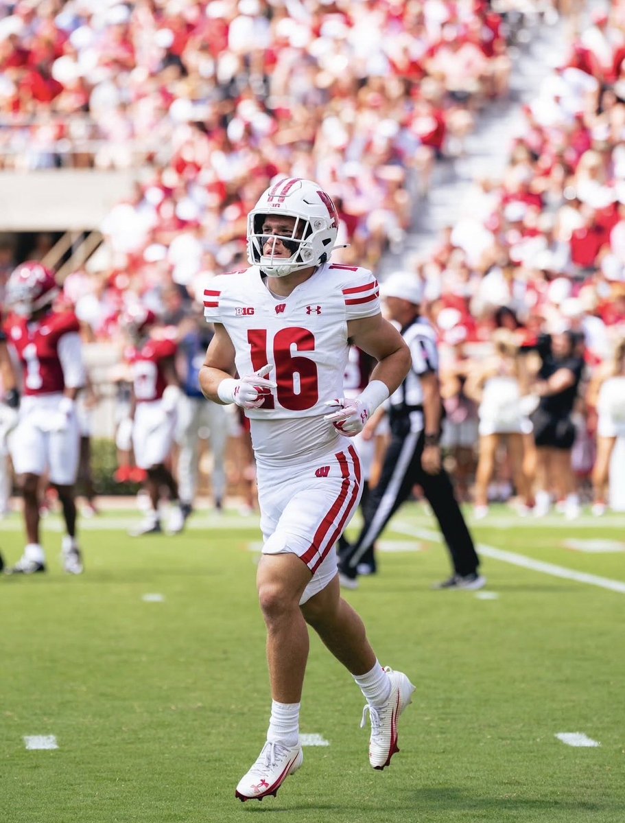 ryanbeilers's tweet photo. 16 days until the @BadgerFootball season kicks off‼️

@_TheGrantDean ✖️ @ChiColeman23 ✖️ #BADGERS https://t.co/nxAxHRvABh