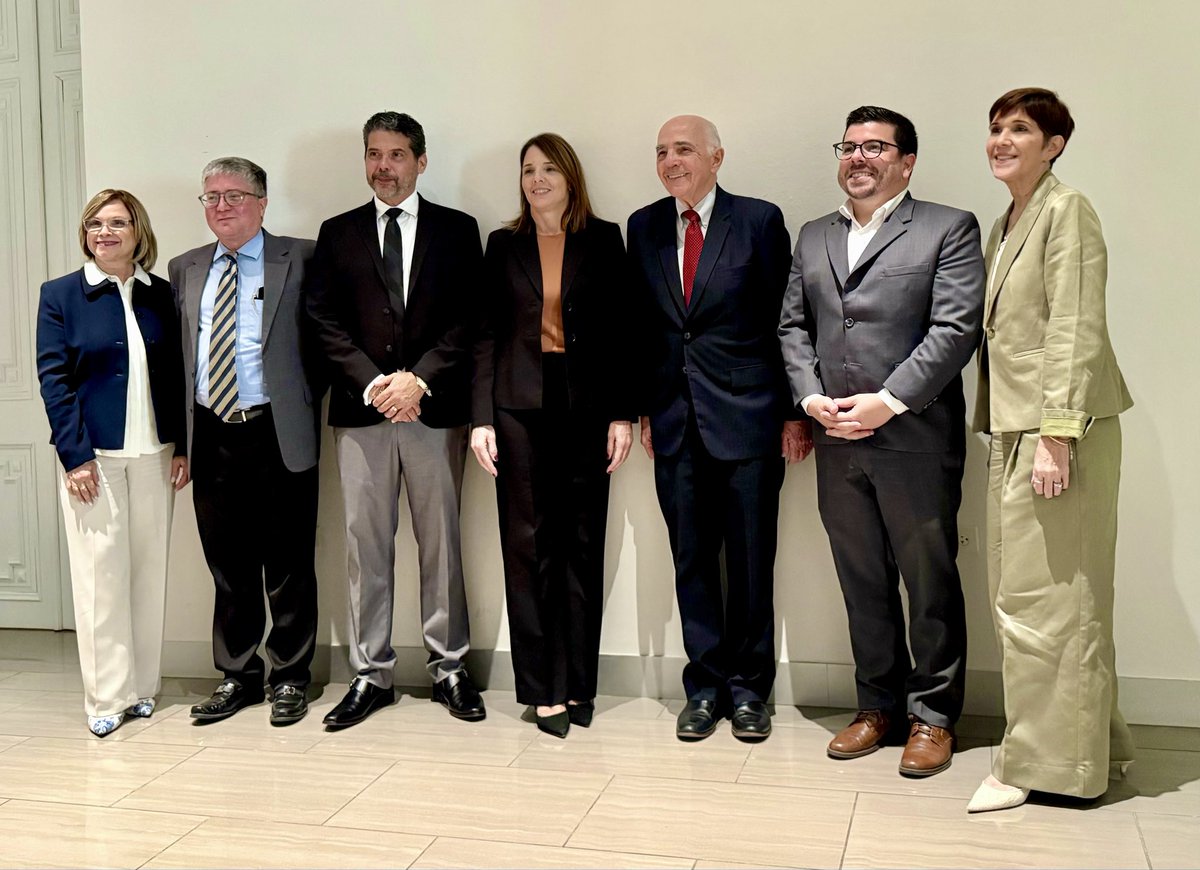 JuanEugenioHM's tweet photo. Segundo Conversatorio del Bufete Hernández Colón &amp; Vidal con motivo de su centenario. La Judicatura en Perspectiva contó con la participación de un panel de pasados Jueces: Nereida Cortés, Mariano Vidal y Francisco Rosado Colomer. https://t.co/JOdAeMmSVP
