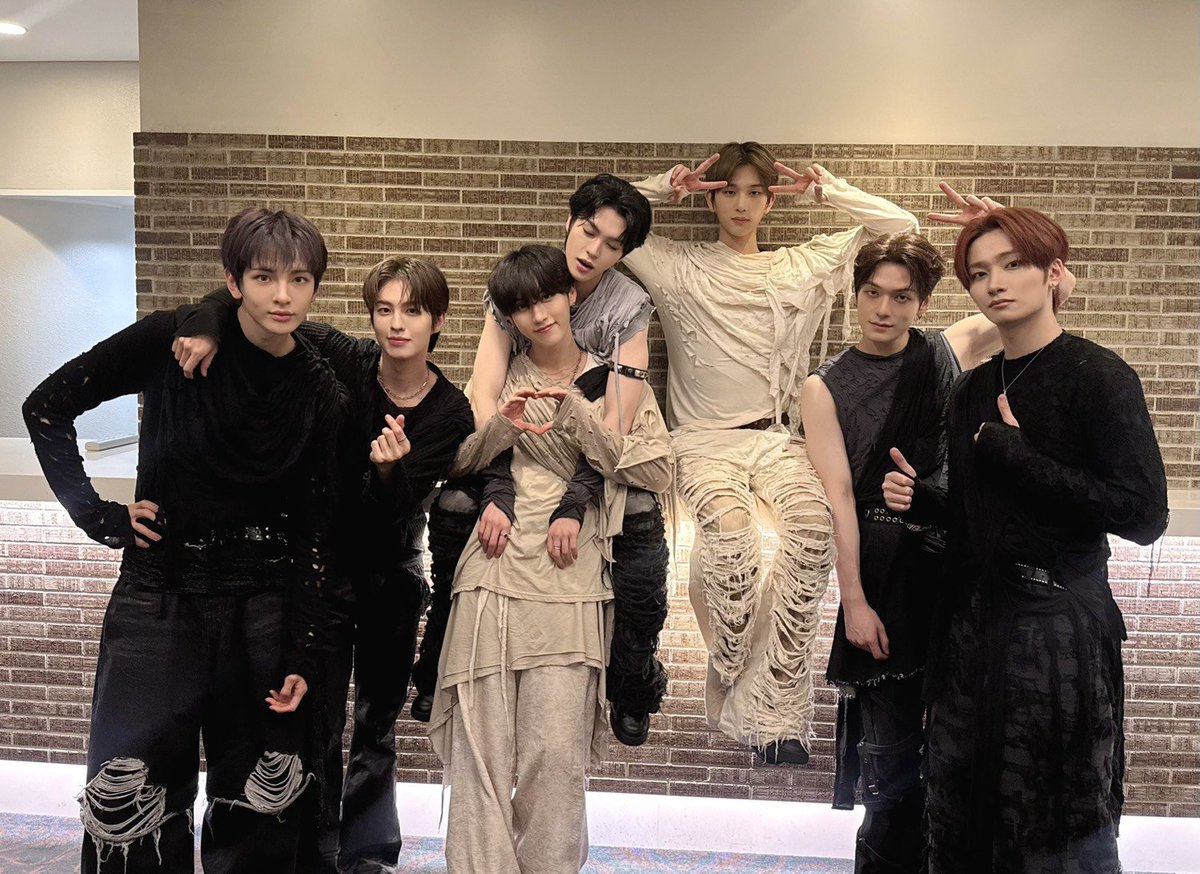 EPEX_JPN's tweet photo. ［💚］

EPEX 4th CONCERT <ECHO> in TOKYO 

久しぶりに日本のZENITHの前で歌えて本当に楽しかった!!
どんな曲が良かった?

また明日、待ってるね💚

#EPEX #이펙스 #WISH #MU #AMIN #BAEKSEUNG #AYDEN #YEWANG #JEFF https://t.co/mf03WsOtLF