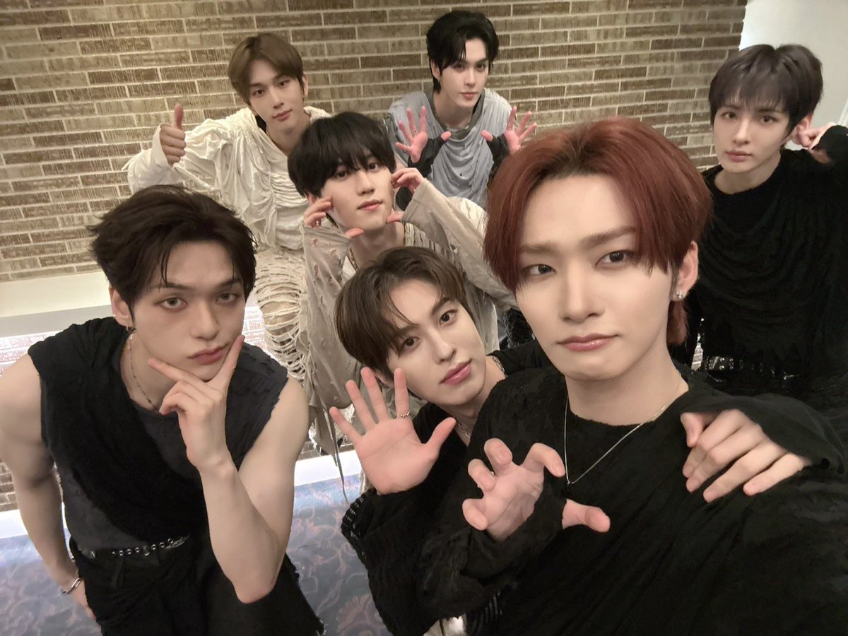 EPEX_JPN's tweet photo. ［💚］

EPEX 4th CONCERT <ECHO> in TOKYO 

久しぶりに日本のZENITHの前で歌えて本当に楽しかった!!
どんな曲が良かった?

また明日、待ってるね💚

#EPEX #이펙스 #WISH #MU #AMIN #BAEKSEUNG #AYDEN #YEWANG #JEFF https://t.co/mf03WsOtLF