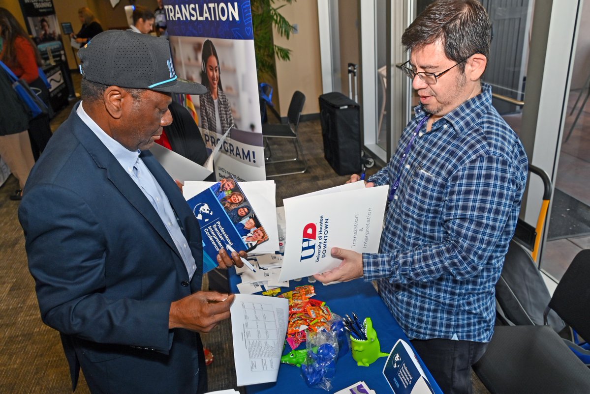HCDEtx's tweet photo. #HCDE focused on helping professionals break down language barriers at the 2nd Professional Translators and Interpreters Conference (PTIC) as attendees discussed the importance of language access and interpreting for deaf and hard-of-hearing students. #SeetheImpact https://t.co/Xv60aAiTZO