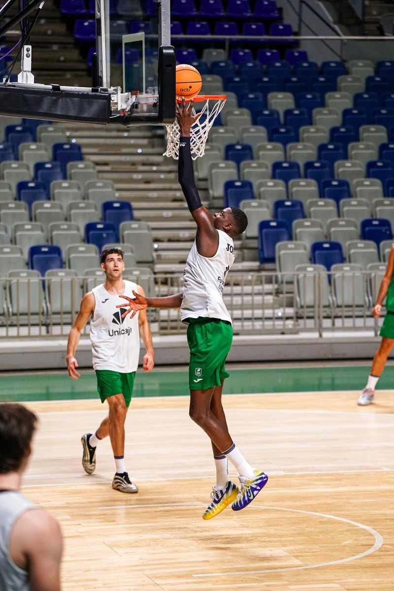 unicajaCB's tweet photo. 😤 Aquí no se para 
✅ Día 2⃣

💚💜 #YoSoyDelUnicaja https://t.co/Ks8OlkFG3v