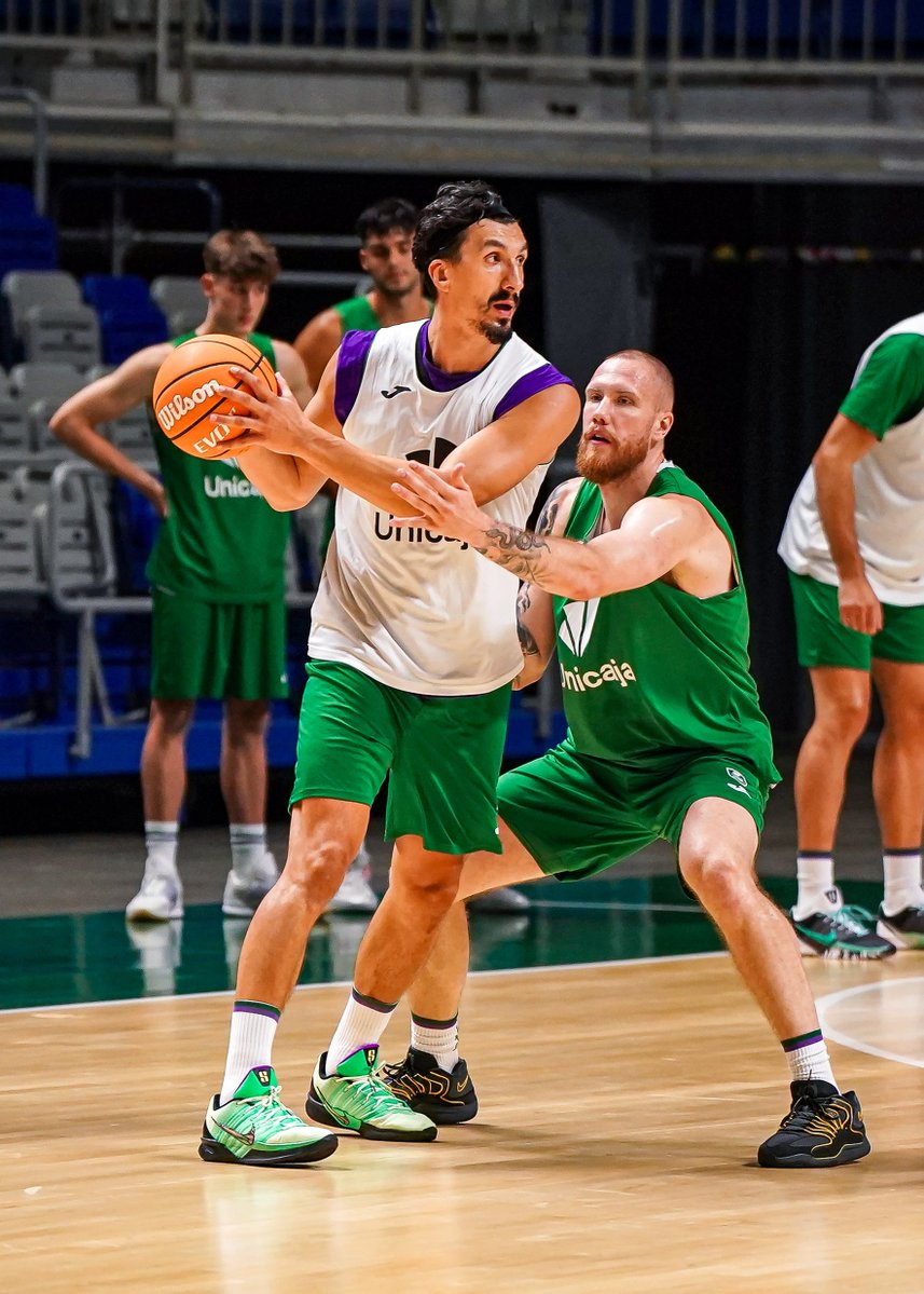 unicajaCB's tweet photo. 😤 Aquí no se para 
✅ Día 2⃣

💚💜 #YoSoyDelUnicaja https://t.co/Ks8OlkFG3v