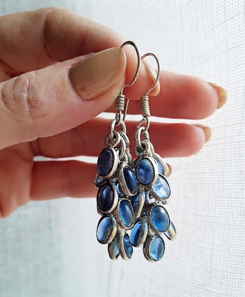 renaissancefai's tweet photo. Periwinkle Blue Glass Cluster Earrings, Long Dangles, Sterling Silver, Cabochons, Hook 925 Vintage
https://t.co/xlVXsBY39E?
#earrings #vintage #dangles #drop #periwinkleBlue #blue #cluster #long #chachacha #sterlingsilver #chainlinked #giftforher #glass #cabochons #hook #grapes https://t.co/2IuwkLoI0m