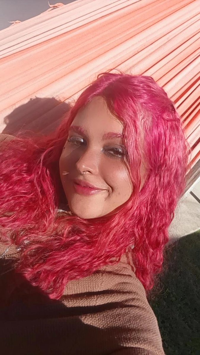 g0thmystic's tweet photo. sei lá tô tão linda https://t.co/nhwJs8Es1h