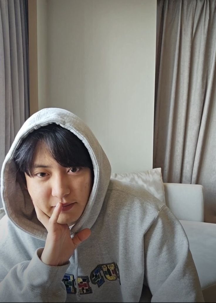 estvanhomri's tweet photo. oneshot #chanbaek au:

Takang taka lang naman si Chanyeol bakit nakasimangot asawa niya early pa lang ng umaga. https://t.co/7SyIi4Arcb