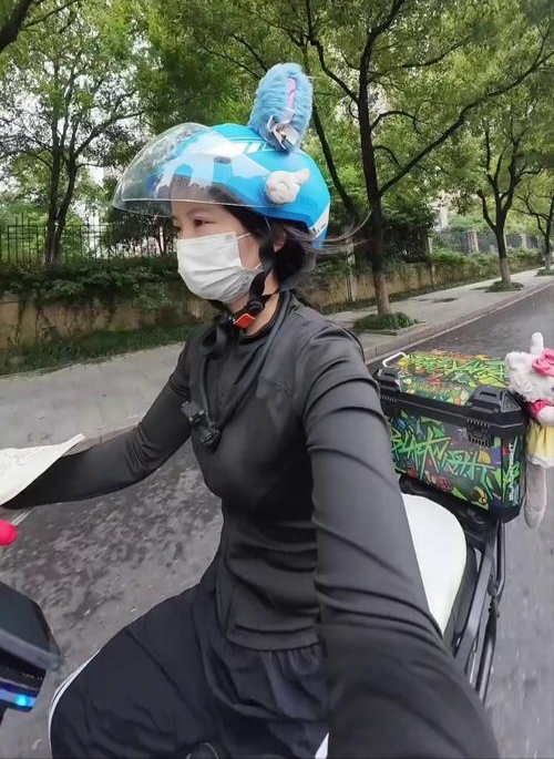 CrabtreeLorra's tweet photo. Just missed the last bus, a stranger waiting nearby saw me panicking, drove me to my destination for free—small act that made my whole day light up. https://t.co/QPzusJbl4q