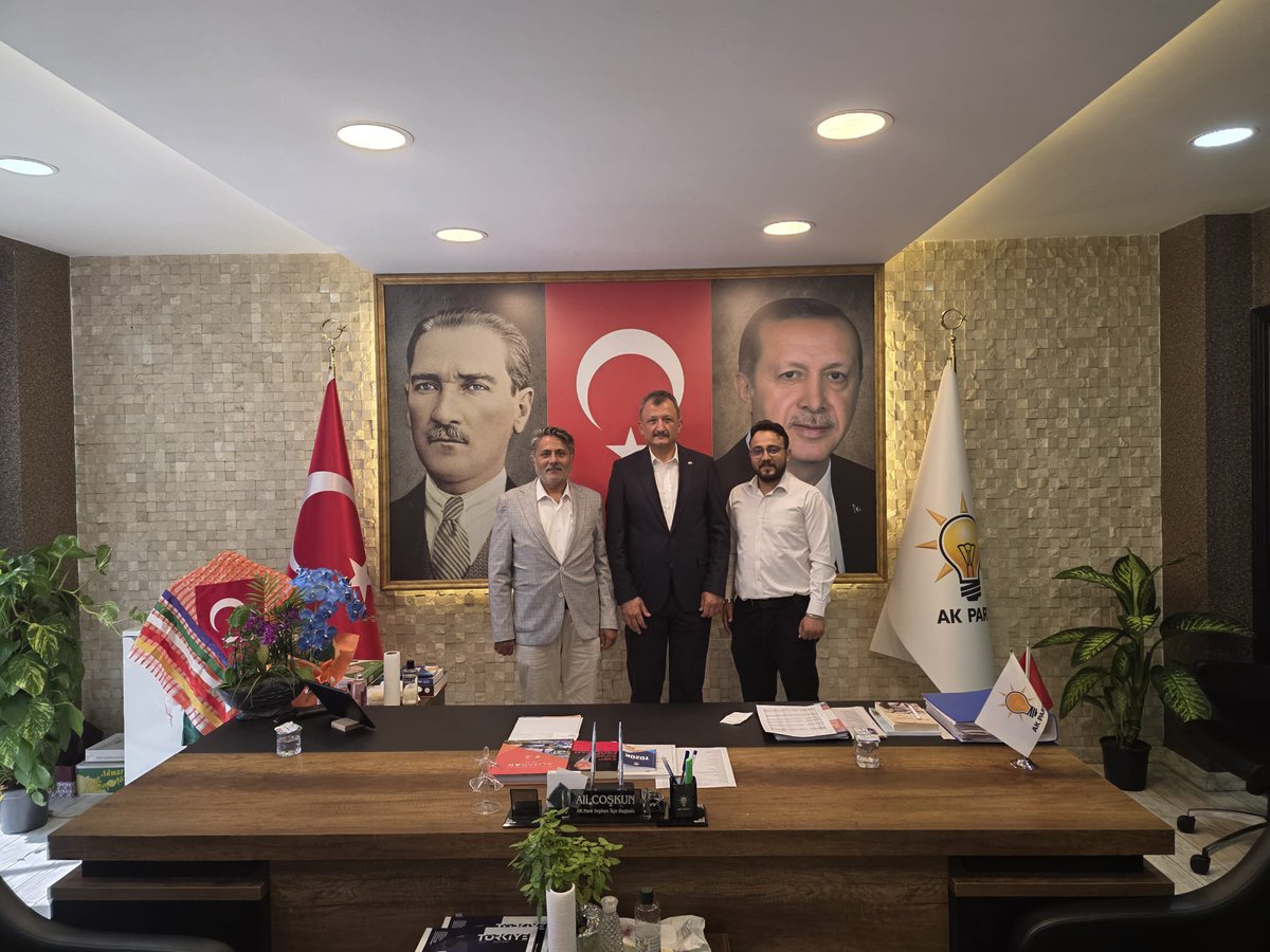 coskunali_01's tweet photo. İHH ve Genç İHH Başkanlarımız Sayın Mahmut Eraslan ve Sayın Yunus Eraslan’ı İlçe Başkanlığımızda misafir ettik.

Mazlumun yanında, ihtiyaç sahibinin duasında olmayı görev edinen İHH’mızın kıymetli temsilcileriyle gönül coğrafyamıza ve yürüttükleri hayırlı çalışmalara dair güzel bir sohbet gerçekleştirdik.

Nazik ziyaretleri için kendilerine teşekkür ediyorum.

#GüçlüTeşkilatGüçlüSeyhan