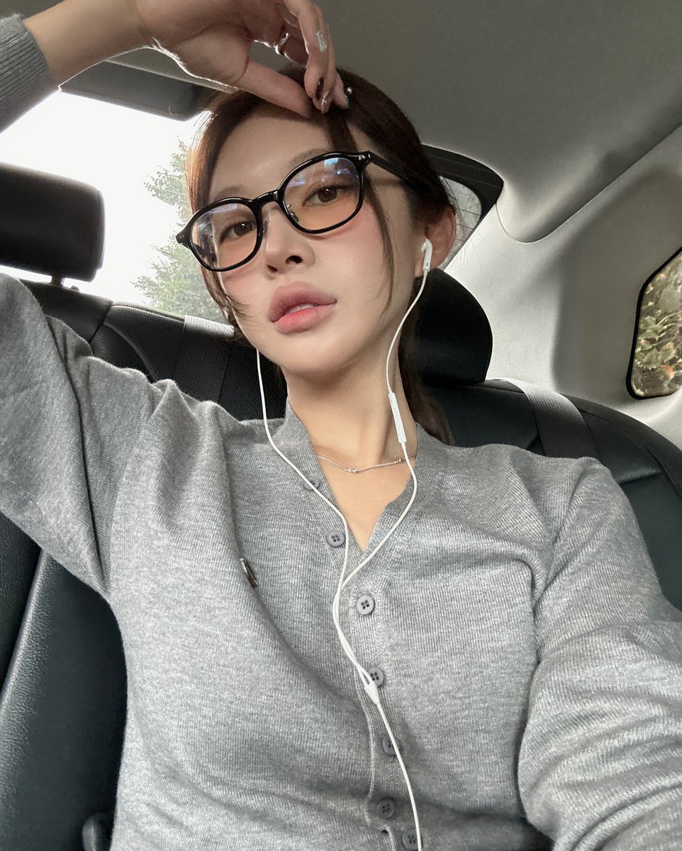 Roonghirun's tweet photo. Hi friend! 🌈 Today is a great day because your journey matters—keep walking, keep growing. 🔥
qsUCEl https://t.co/7O3oLNH745