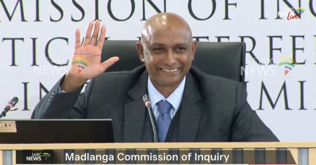 misumuzi_4's tweet photo. 🎈‼️🔥 I have never seen someone so happy to take an oath at Madlanga Commission 😂 https://t.co/5s000R0Odr