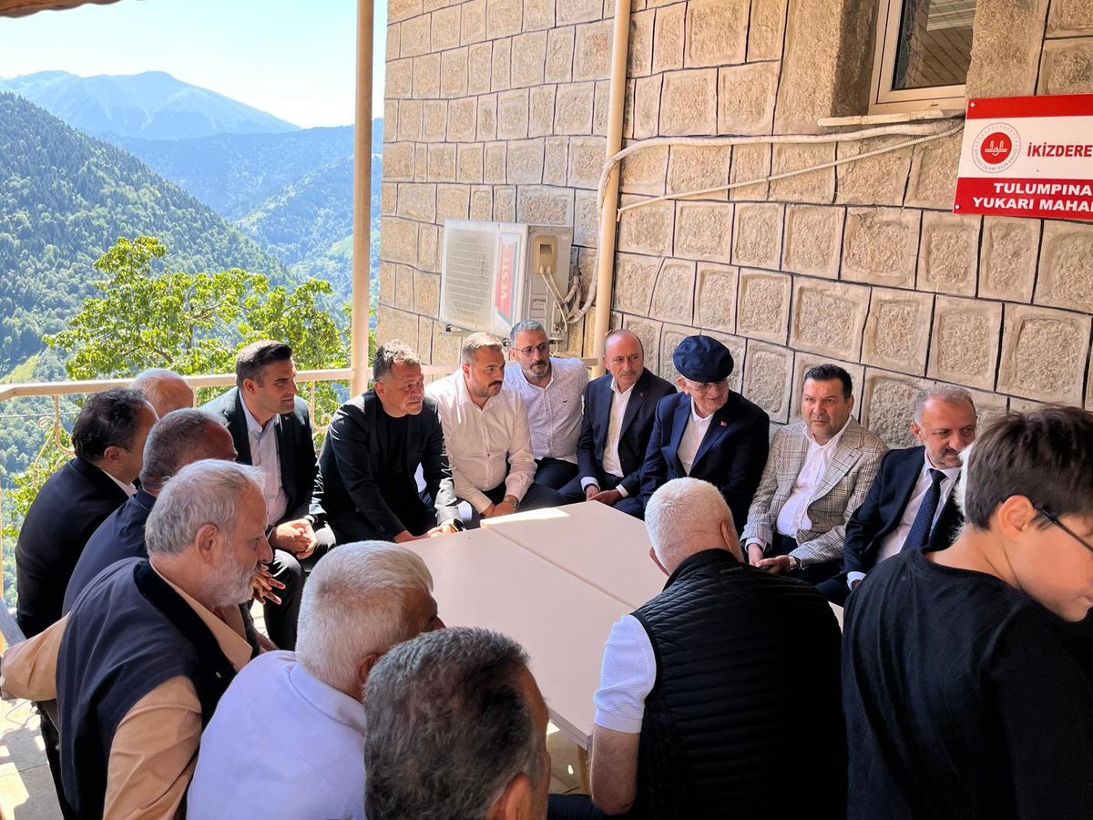 devletsert's tweet photo. Türkiye Büyük Millet Meclisi Önceki Dönem Başkanlarından Sayın İsmail Kahraman ile Rize’de bir araya geldik.

Trabzon 2 No'lu Şube Başkanımız Abdüsselam Başaran ve Rize Şube Başkanımız Bahadır Mafratoğlu'nun da eşlik ettiği ziyaretimizde hem değerli Meclis Başkanımızla hem de kıymetli İkizdereli hemşehrilerimizle hasbihal edip, güzel bir sohbet gerçekleştirdik. 

Bu samimi karşılama ve hoş sohbetleri için kendilerine teşekkür ediyorum.
