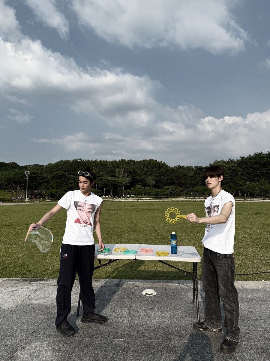 ikoenho's tweet photo. #DynamicDuo: “Whole lotta bubbles.” https://t.co/Cv2rgRQKCN