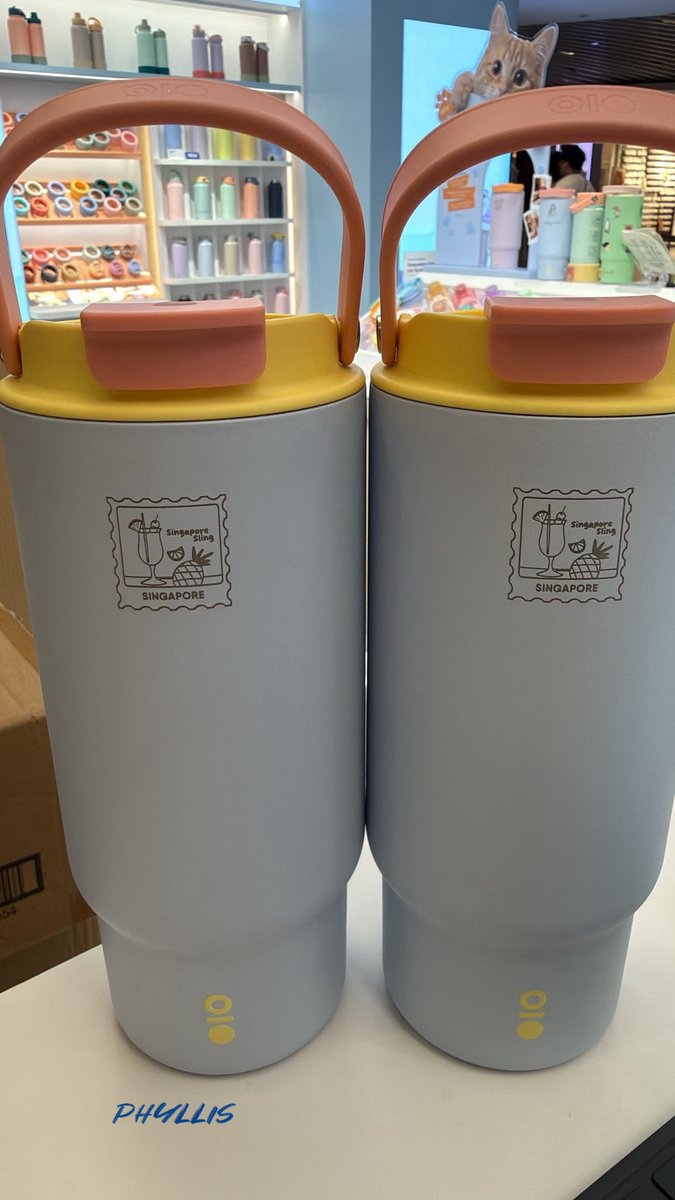 Phyllis8228's tweet photo. Personalised both tumblers from Montigo for our LenaMiu with Singapore sling as our icon 🇸🇬🍹

Welcome to Singapore and hope the girls love them ❤️🦋🧸

Please drink more water, Lalee 🤭

#LenaMiu 
#LenaMiu1stFanMeetingInSingapore https://t.co/L7FyHCdjrH