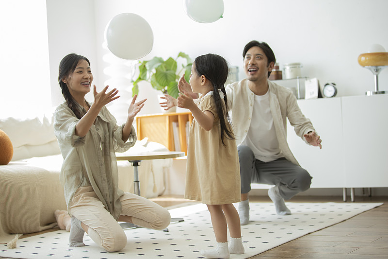 Costel1232's tweet photo. Just wrapped up a lazy Sunday with my tiny crew—pizza crumbs, silly dancing, and way too many laughs that don’t need an excuse. Home is where the heart (and the leftover pizza) is. https://t.co/YG1xj9OUUj