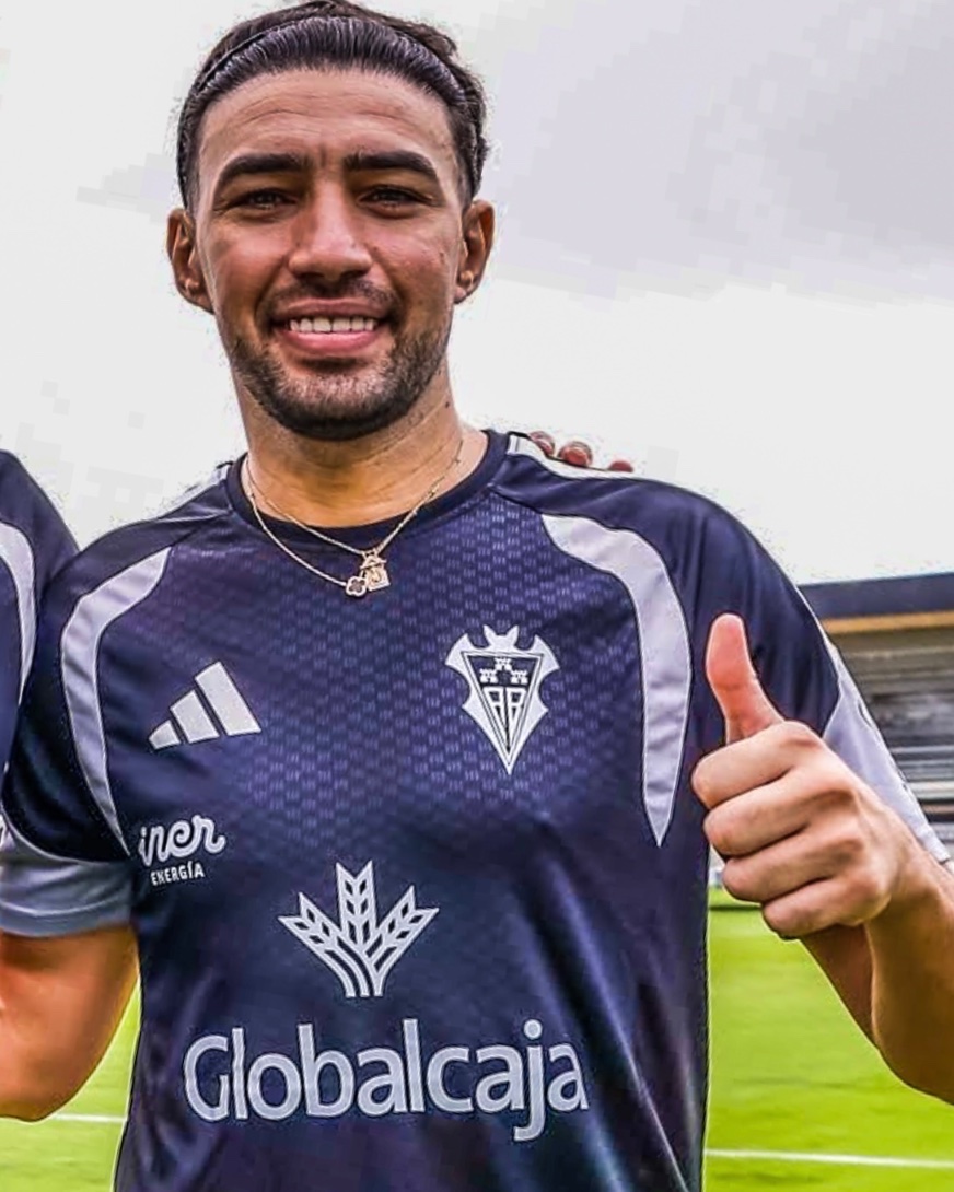 eurofootcom's tweet photo. 🚨🇲🇦 𝐎𝐅𝐅𝐈𝐂𝐈𝐀𝐋 | La Liga 2 side Albacete have signed Munir El Haddadi (30) on a FREE transfer. ✅ 

The former Barcelona academy graduate returns to Spain after spending a year at Iranian side Esteghlal FC. ✨ https://t.co/iqDp9JdoNR