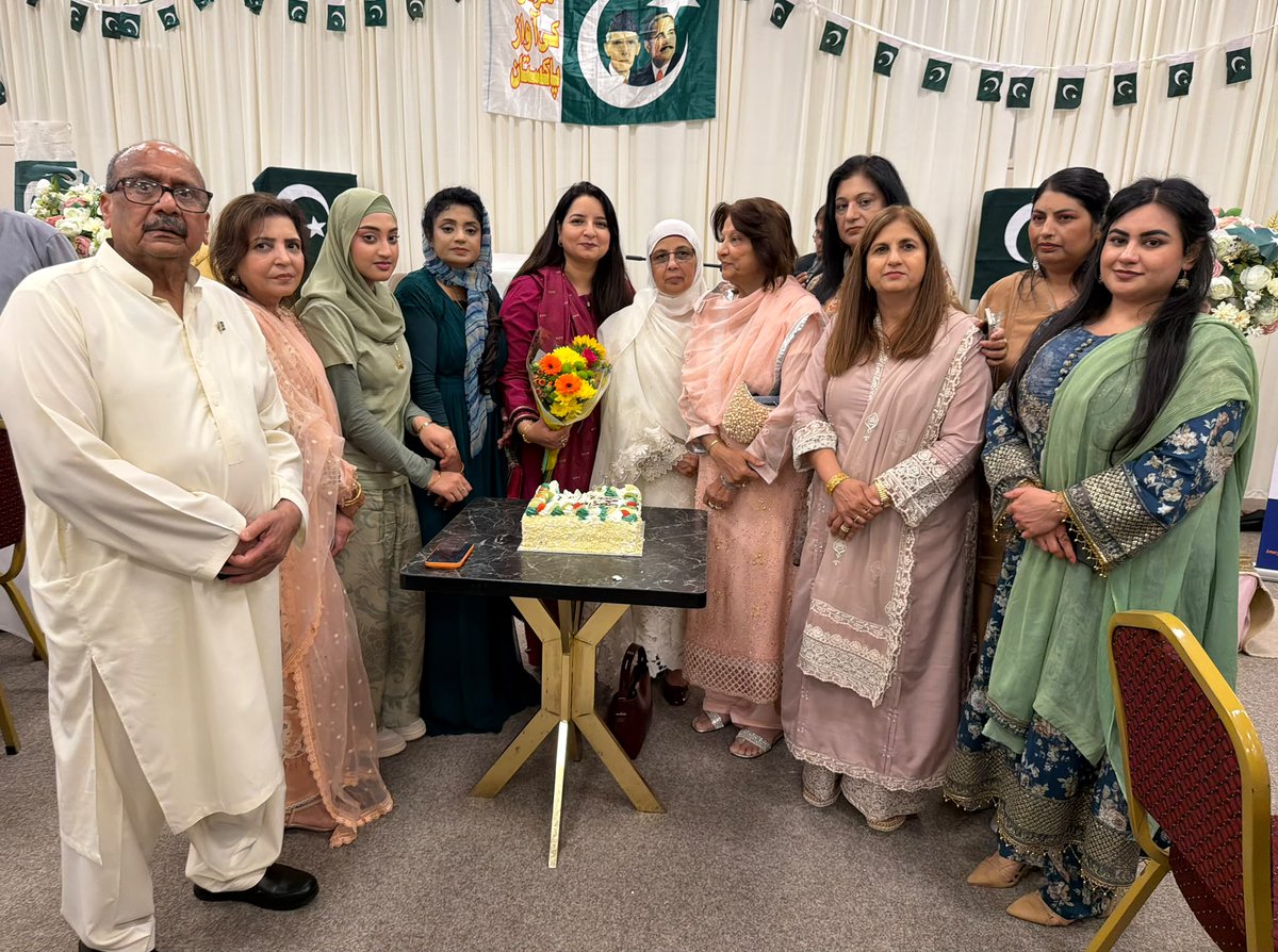 PakinGlasgow's tweet photo. In his remarks, CG highlighted the vital role of overseas Pakistanis in projecting a positive image of🇵🇰. 

@johnadgrady &amp; @ahmed01 also praised the Pakistani community’s valuable contribution to Scottish society and its role in strengthening Pakistan-Scotland ties.

[2/3] https://t.co/YJVgGSpQo6