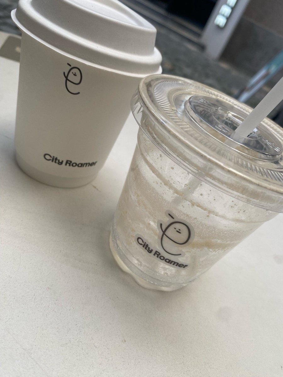 fady75723248's tweet photo. Hey, just grabbed coffee at that new spot down the block—stopped to chat with the barista for 5 mins, turns out we both love 90s rom-coms! Small random connections hit different today ， https://t.co/zTppDX0QEk