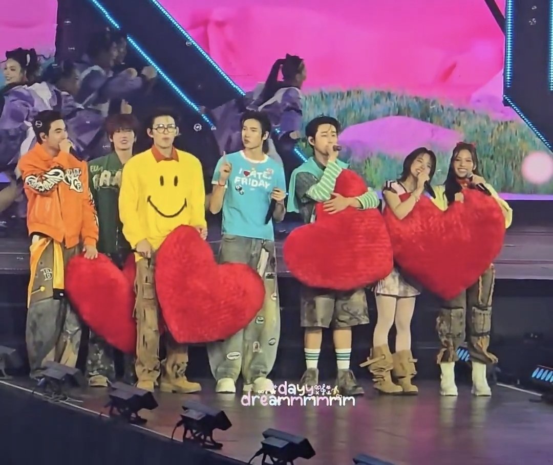itsbabyshark_'s tweet photo. เอมี่บอนนี่เหมือนอยู่บ้านยักษ์ดรีมเวิล https://t.co/uZm1oomC7K