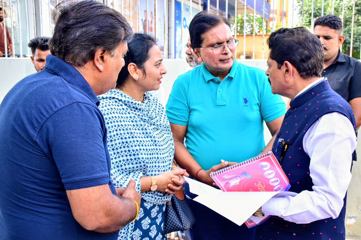 DrGopal_Sharma's tweet photo. सिविल लाइंस के परिवारजनों के साथ कार्यालय पर जनसुनवाई एवं आत्मीय संवाद। 

#GopalSharma #thankogopal #CivilLines #Jaipur https://t.co/dXzKp0VfT3