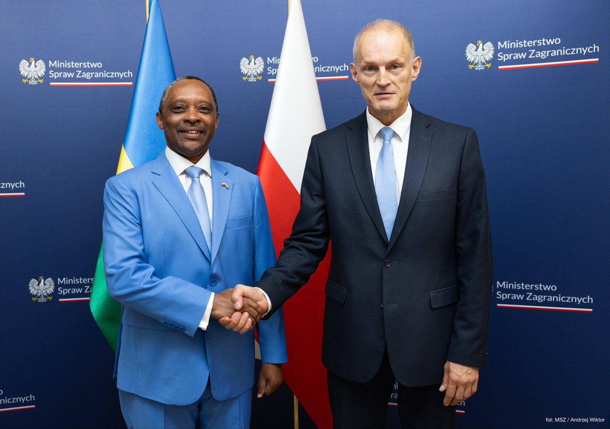 ZajaczkowskiW's tweet photo. Wczoraj w MSZ odbył się lunch pożegnalny dla kończącego swoją misję w Polsce Ambasadora Rwandy prof. @ashyaka. 

Dziękuję za 5 lat zaangażowania w relacje 🇵🇱-🇷🇼 i za osobistą więź z Polską, którą wniósł do swojej misji. https://t.co/kCac9dw7qE