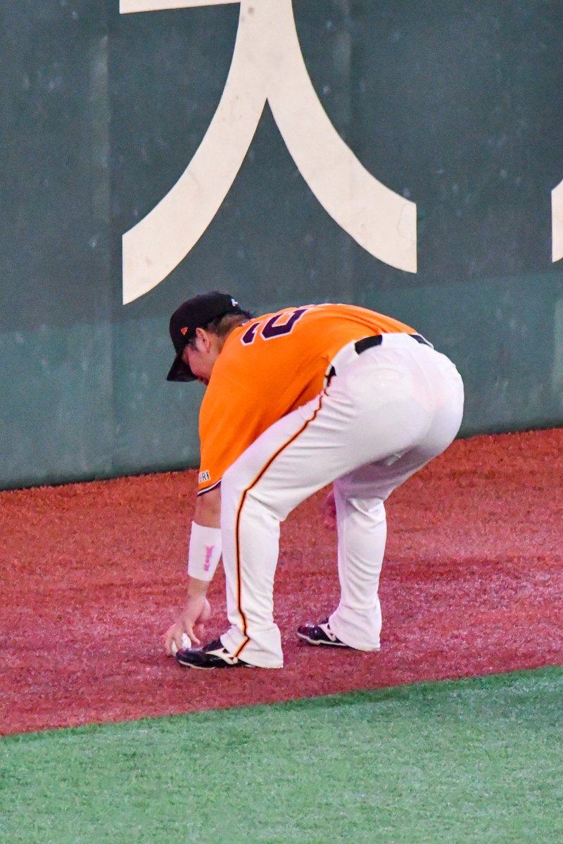 ruZGGLLVpauaT00's tweet photo. 投げたサインボールが落ちちゃって「あっ」ってなってたのが可愛かった https://t.co/AiTVVwW0A2