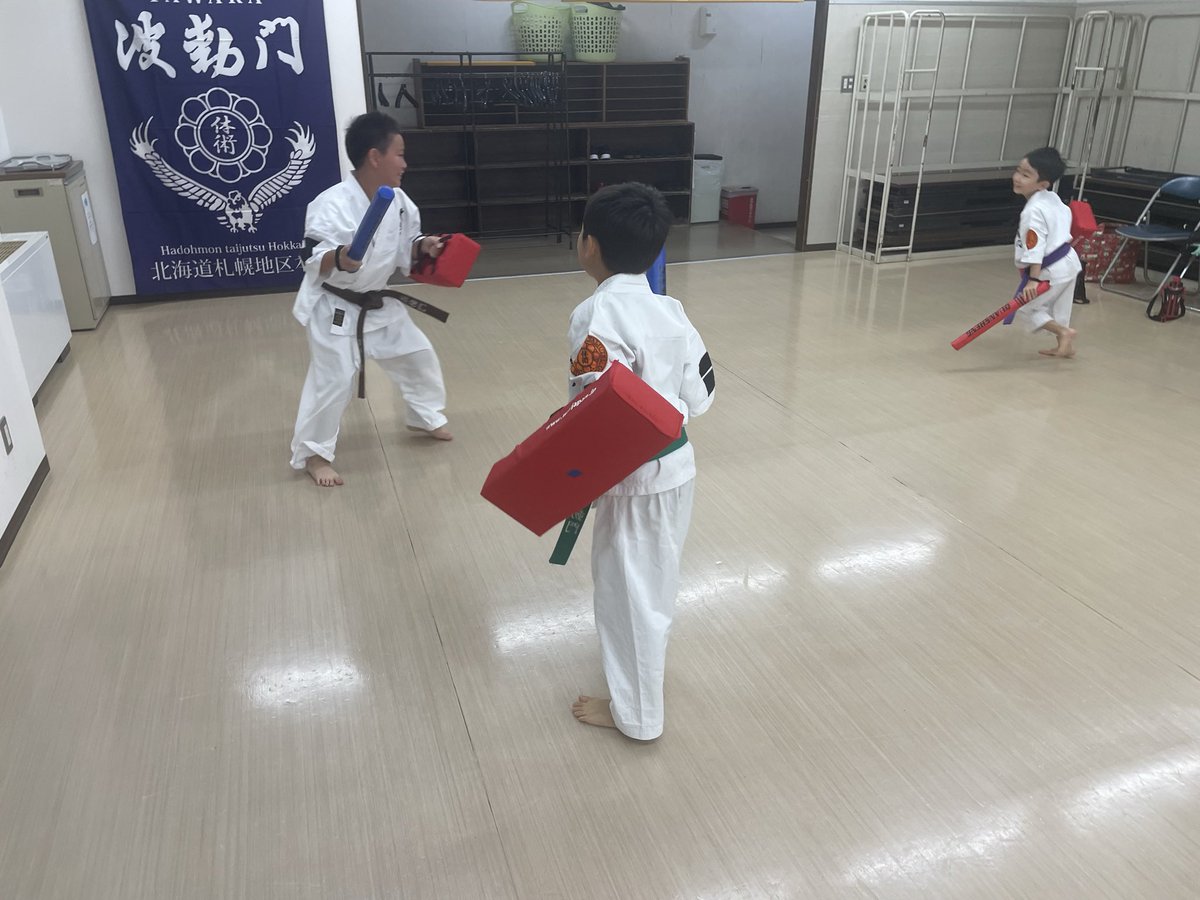 MonHado68150's tweet photo. 🥋今日も元気に稽古に励んでいます🥋

見学・体験レッスン随時受付中！
▼詳細・お問い合わせはこちら
https://t.co/0b0mLxIANg

#武道 #空手 #体術 #習い事 #札幌 #sapporo #子供 #札幌市北区  #札幌市西区 #札幌市白石区 #札幌市東区 #札幌市南区 #札幌市中央区 https://t.co/HzQz2R3iIL
