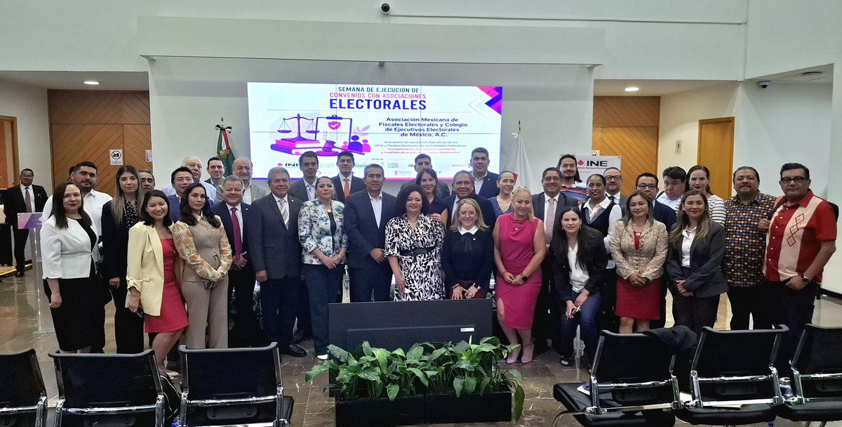 NormaAngelikSS's tweet photo. 🌟 En la semana de ejecución de convenios con Asociaciones Electorales, se realiza  el encuentro de Secretarías Ejecutivas de los OPLE y Fiscales Electorales de las Entidades Federativas 😉 https://t.co/XfiZxq4sYZ