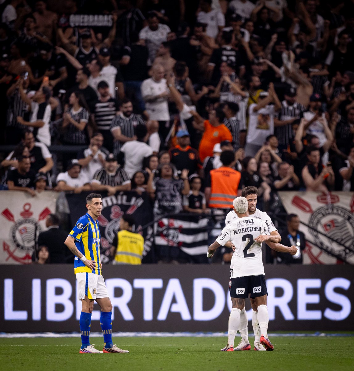 Corinthians's tweet photo. Noite de Copa em Itaquera! 🩸👁️

📸 Rodrigo Coca / Corinthians

#VaiCorinthians https://t.co/XK7goXHIDE