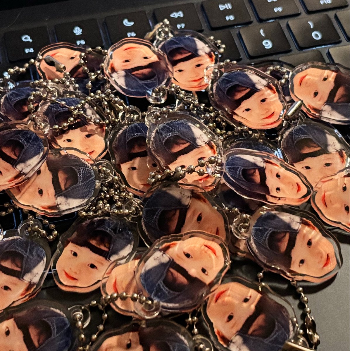 cheolbeerry's tweet photo. Asahi Birthday Freebies
by @yunjekunpad x @cheolbeerry 

a cutie baby asahi keychain to keep as your lucky charm !! (🤖) 

we’ll be at session 3 (5 PM – 7 PM) come say hi and take this cutie baby asahi home with yoooou !! (💛) 

see you thereeeee, teume ! 💛 https://t.co/nKMSawtaBQ