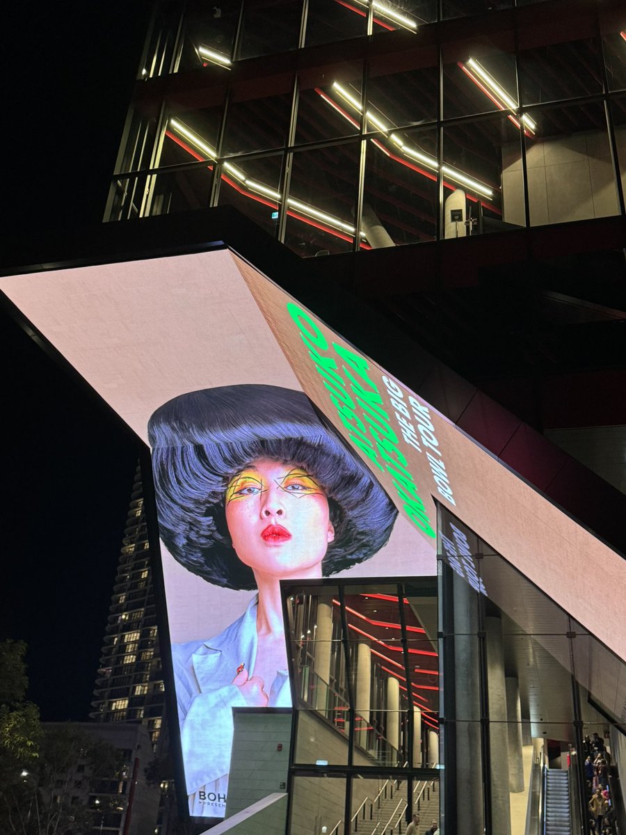 SWTGaIIagher's tweet photo. Atsuko Okatsuka tonight was so fucking good! https://t.co/H1PNhKXCio