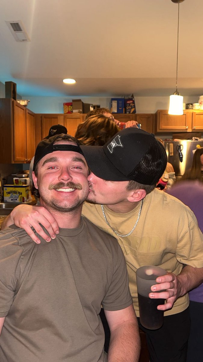 Ltown_Orioles's tweet photo. Final #DrafteeTweet is our first pick and J-Ho’s college boyfriend @jackhoward1133 from @SHsaints. These guys will be spending the night before Sundays game at a fellow #BethanyBlowie wedding and sharing a hotel room. (1 twin bed allegedly) #SlapDickJack #Jackjackjack #NoAI https://t.co/8UVWXWfLfe