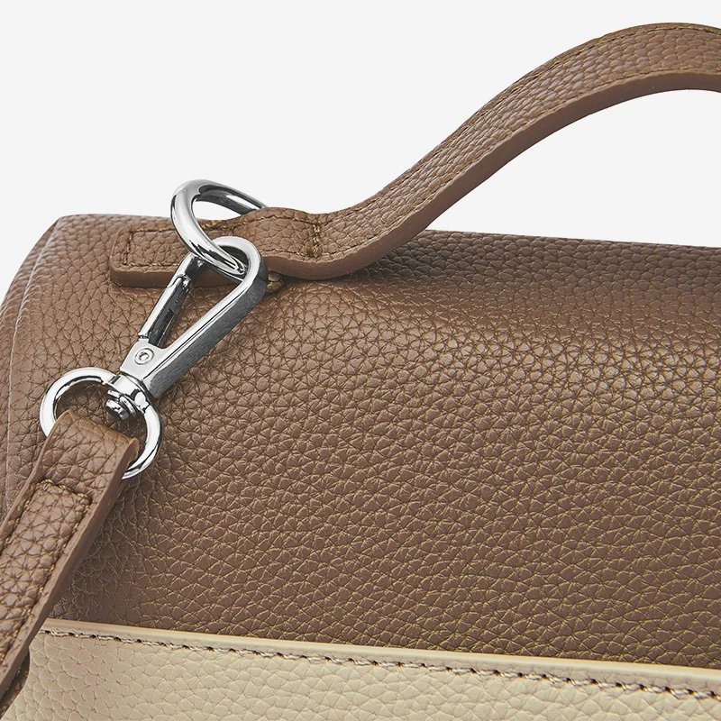 Sayurixn's tweet photo. Bag lovers, this one’s for you! 

Ang ganda ng simple design nito! Perfect pang-araw-araw, lalo na kung ayaw mo ng sobrang bulky na bag. May long strap din kaya comfy dalhin kahit buong araw. 😍

https://t.co/tHGmlbIOUD

#ShopeeFinds #ShopeePH #ShopeeBudol #BagFinds #FashionFinds https://t.co/l4JlgAxfpZ