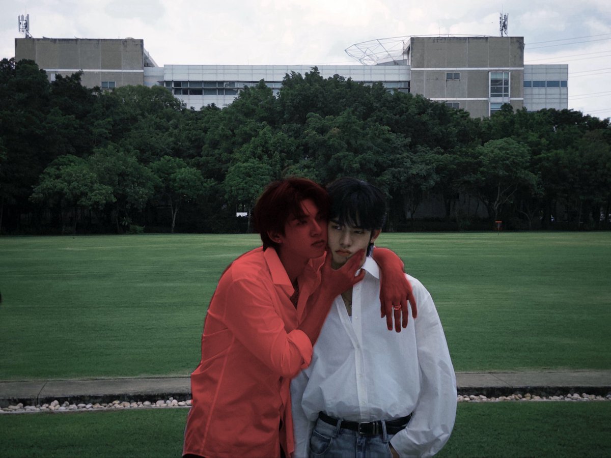 fubfibcore's tweet photo. ตั้งแต่เปิดตัวสนิทแค่เพื่อน ส่วนตัวชอบรูปนี้มาก รู้สึกถึงความสนิทสนมกันของทั้งสองคน ดูแล้วใจฟูน่ารัก อยากให้มีรูปออกมาอีกจัง 🤟🏻 https://t.co/c3JVAyhHav