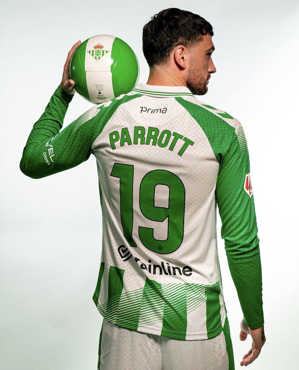 IrishPropaganda's tweet photo. Real Betis have only ever won one La Liga title, in 1935, managed by Ireland’s Patrick O’Connell

Now they have another Irishman, Troy Parrott 

What a beautiful football club

🇮🇪💚 https://t.co/4UBIMPgKD4