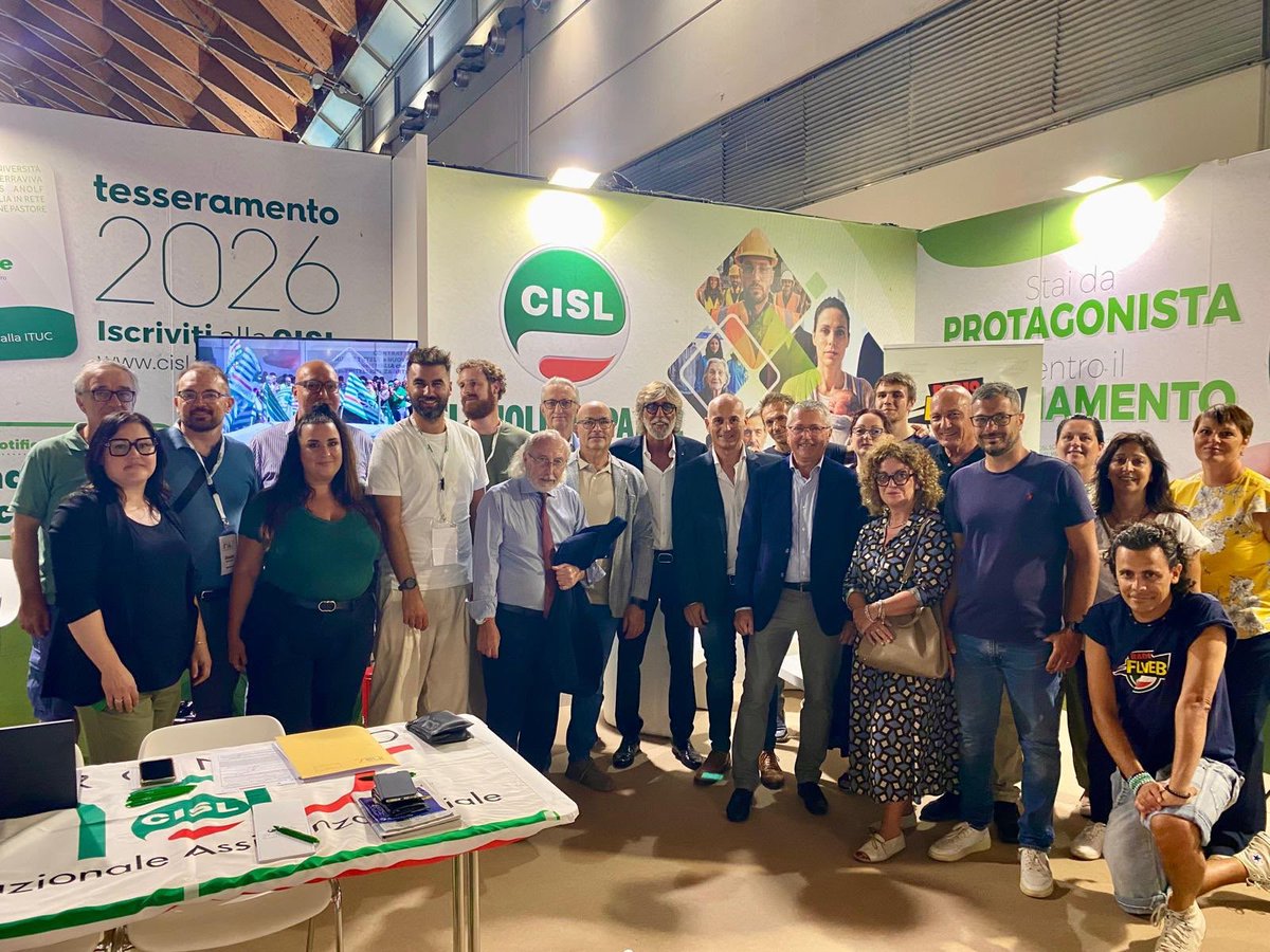 CislNazionale's tweet photo. Il Segretario Confederale della CISL, Giorgio Graziani, oggi a Rimini, presso lo stand della Confederazione di Via Po, insieme a dirigenti ed operatori, in occasione della giornata di apertura della 47^ edizione del Meeting di Cl per l'amicizia fra i popoli.

#CISL #MeetingRimini #Meeting2026