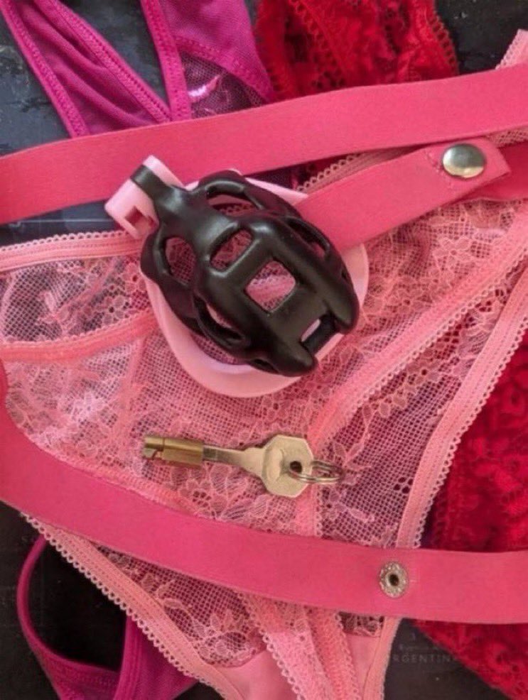 Goddeestia9's tweet photo. Who are we locking this little thing up for?🙂

#chastity 
#chastitycage 
#betamale https://t.co/BLjv3fuA15