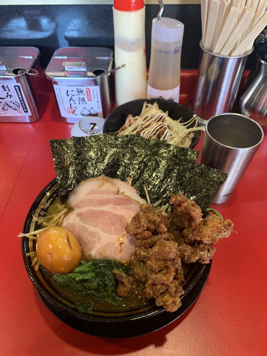 king_0526's tweet photo. 今日の昼飯は間違いなく関西最高峰家系の我道家OSAKA。
今日のチャーシューはちょっとハズレの火入れ。
それ以外は全てパーフェクト。
#我道家OSAKA https://t.co/ttePpau6oX