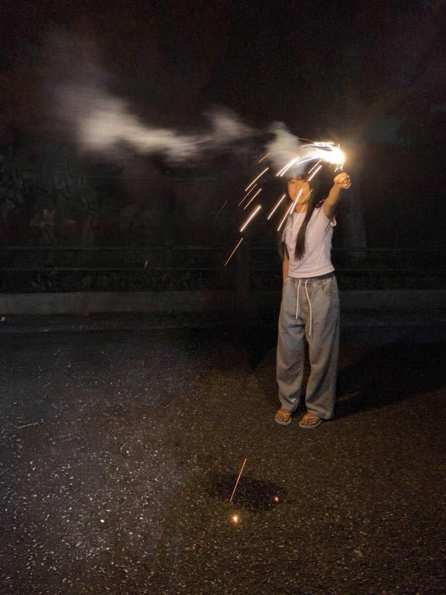 warabimotisann's tweet photo. 夏と言えばやっぱり花火！
ルールを守って、安全に夏を楽しみましょう🎇
#花火 https://t.co/5P2rbEOc9K