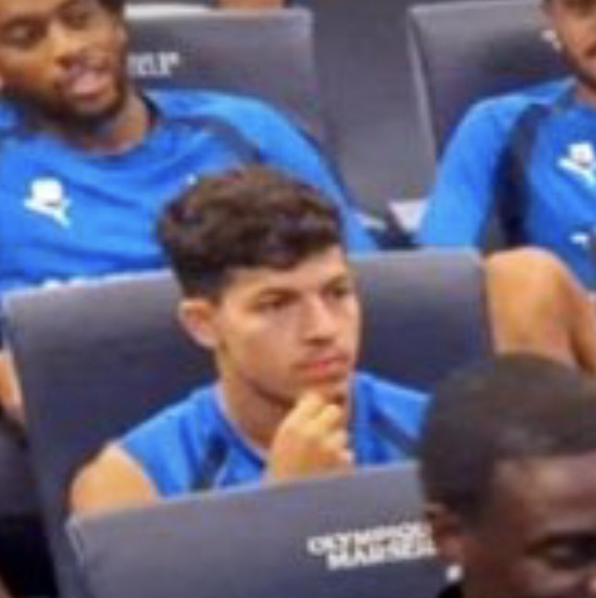 SaidsRMA's tweet photo. @ActuFoot_ Quand le prof te regarde et tu fais le concentré : https://t.co/mQHk5CAWtl