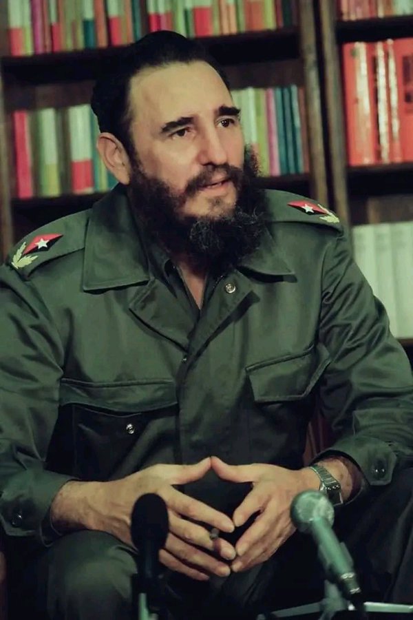 GladysArtemisa's tweet photo. Un día como hoy de 1960  pronuncia el Comandante en Jefe Fidel Castro Ruz un discurso en el acto de graduación de 1500 campesinos milicianos en la Base de la Policía Rural Revolucionaria de San Julián, Guane, Pinar del Río.
#100AñosConFidel https://t.co/X9X7WOkorZ