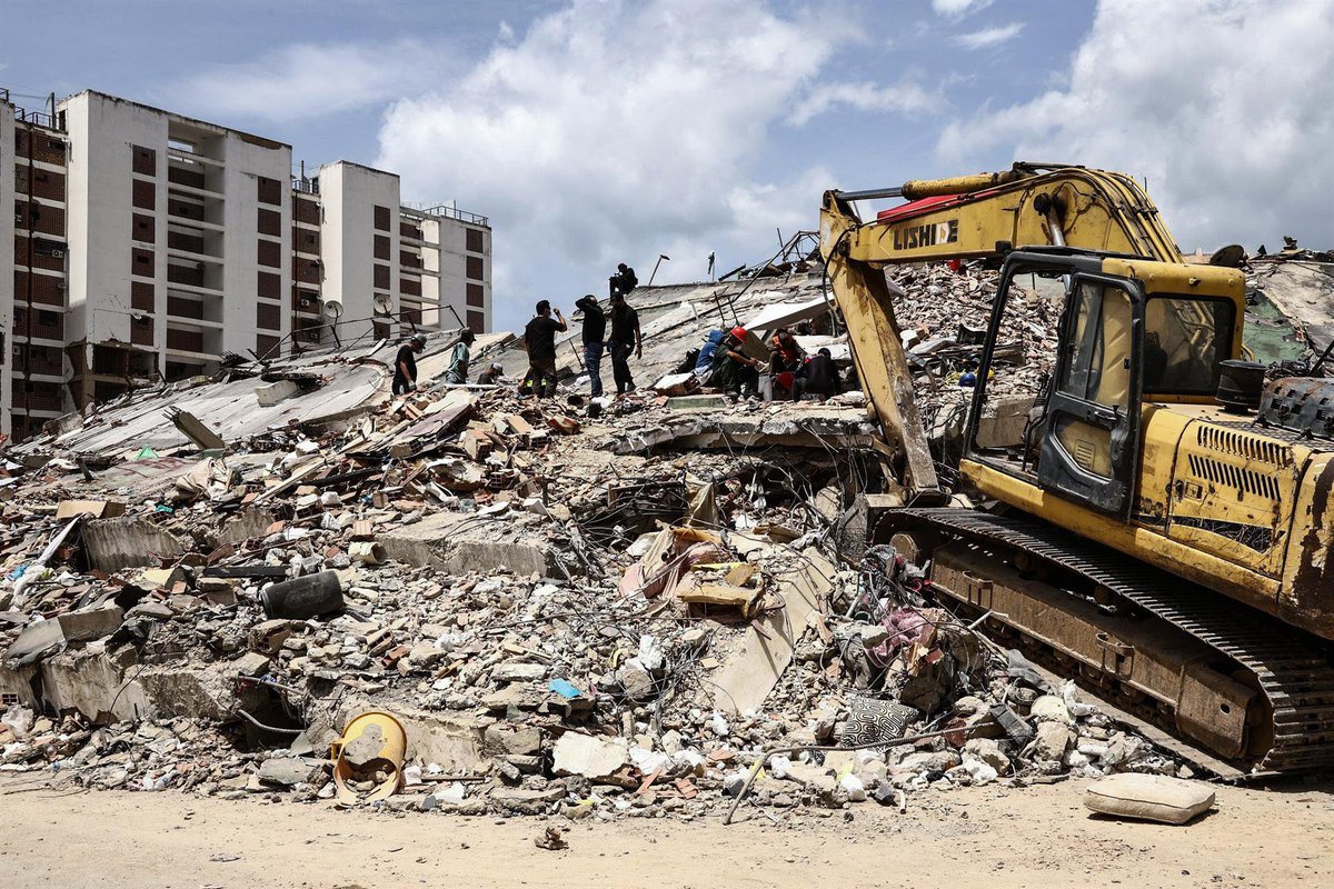 Ilianatsm's tweet photo. Proyectan recoger desechos post sismos en La Guaira en un año.

#MaríaMentiraMachado https://t.co/zlu0LZ9KzB