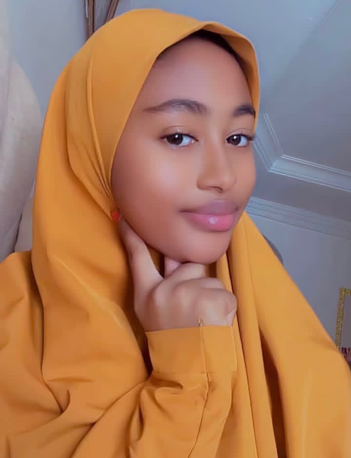 Fauxiyat9's tweet photo. Hi I'm 19 do you love me https://t.co/DKnfOA2bbZ