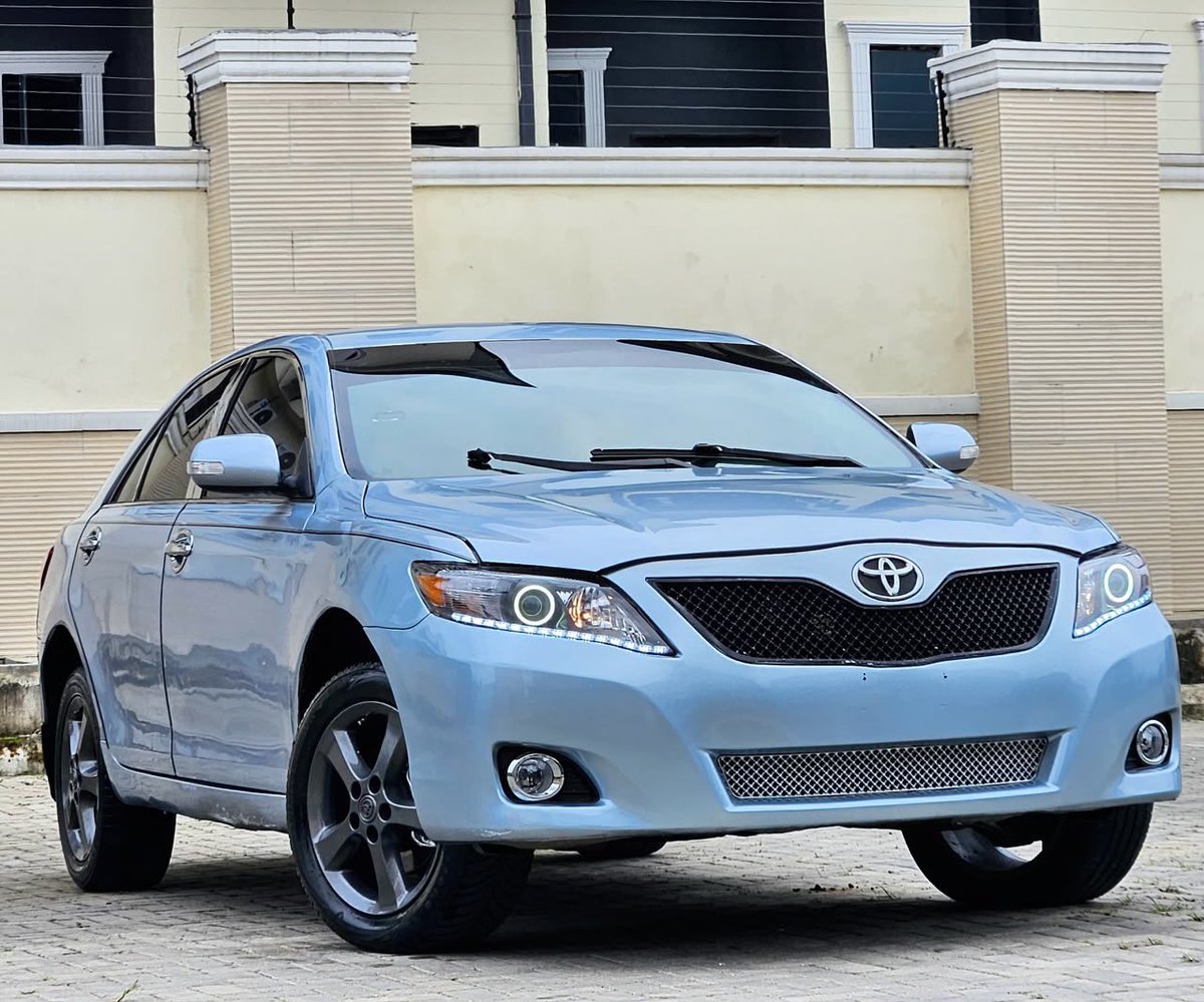 Thetoodapper1's tweet photo. 🇳🇬 SUPER CLEAN 2011 TOYOTA CAMRY LE 🇳🇬

✨ Registered • Sky Blue on Milk

• Venza Engine
• 4-Plug Engine
• Touchscreen
• Reverse Camera
• Automatic Adjustable Seats
• Navigation System
• Chilling A/C
• Untouched Engine
• Untouched Gear

💰 Price: ₦10M

📍 Location: Ago Palace, Lagos

📲 David  +234 810 562 9191

#ToyotaCamry #CarsForSale #LagosCars