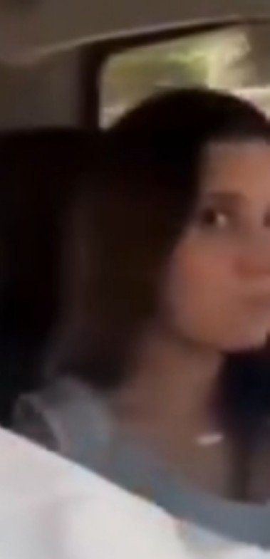 Goldenseaharrie's tweet photo. @maibortpetit Hay incomodidad y la comprendo, seamos comprensivos no es fácil ser nieta de un asesino e Hija de un imbecil. https://t.co/7QtVs45SxY