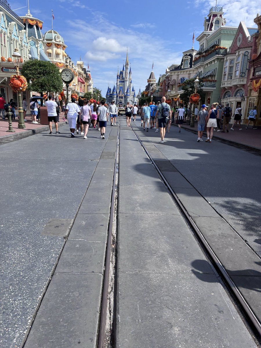 OutsideTheMouse's tweet photo. A strollers worst nightmare 😬 https://t.co/38T05coUfY