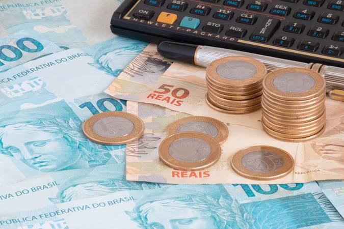 SenadoFederal's tweet photo. Fim da contribuição previdenciária dos aposentados será discutido em comissão https://t.co/XsJrvDs3WY https://t.co/0U0bOS07sc